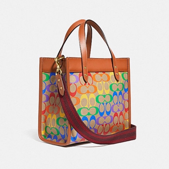 New Coach Field Tote 22 in Rainbow 🌈 signature canvas - Picture 6 of 8